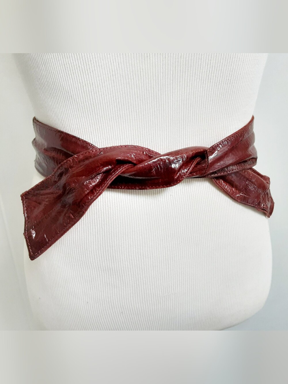 Oxblood Red Eel Skin Waist Cincher Belt Sz S/M - Vtg
